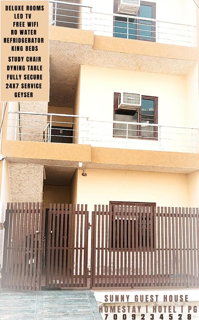 SUNNY HOMESTAY & Guest House -- Green Velly LPU -- For Families & Couples