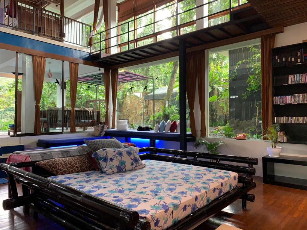 Griya Oma Nining-Large House with Swimming Pool