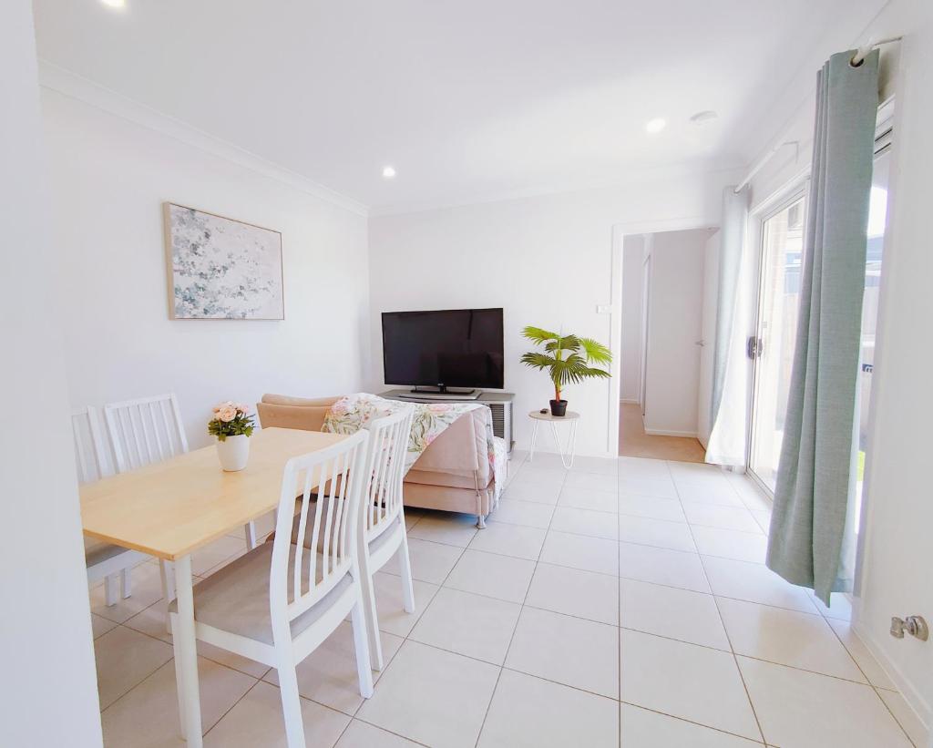 GablesBox HilMaraylya 2Br granny flat with WiFi photo 1