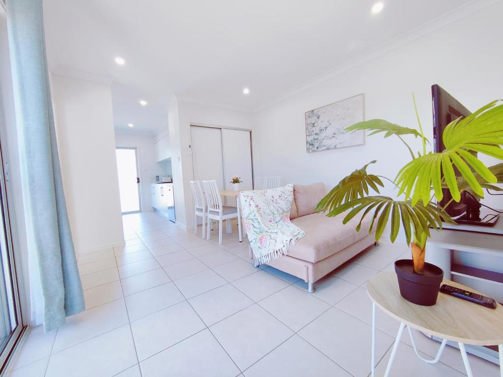 GablesBox HilMaraylya 2Br granny flat with WiFi photo 2