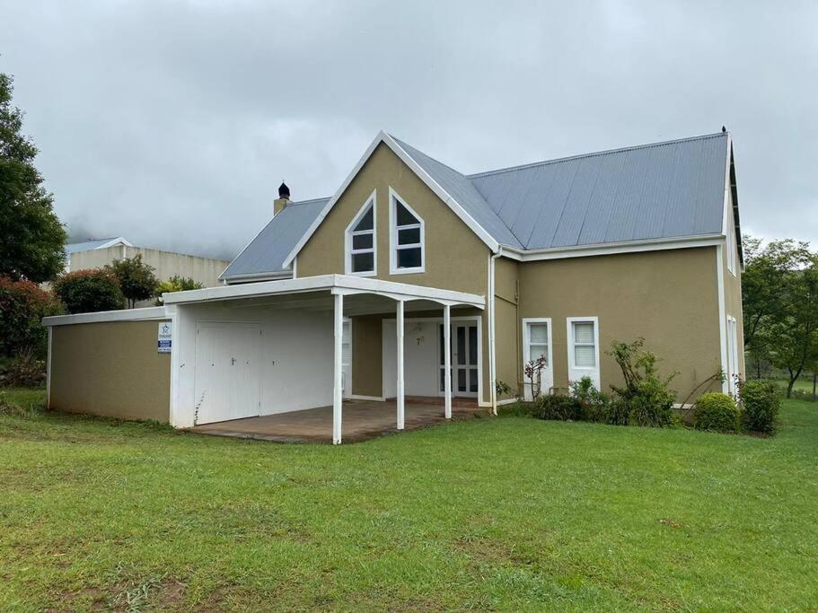 Precious, Peaceful 3bedroom, 6 sleeper family home! photo 3