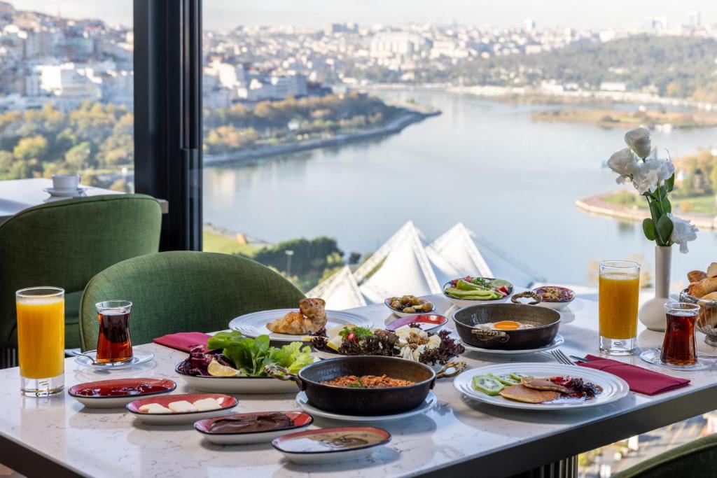 Clarion Hotel Golden Horn photo 2