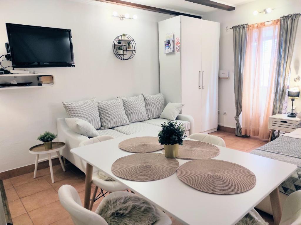 Apartments & Rooms As photo 4