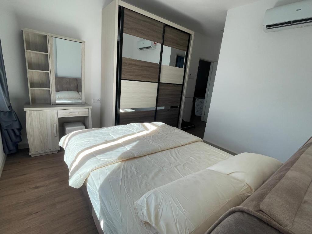 Kuching City Condo With Pool N Car Rental