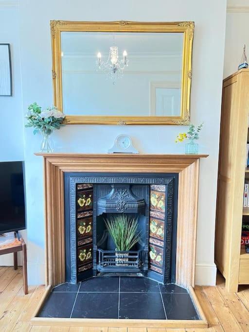 2BR Edwardian House in Greenwich photo 1
