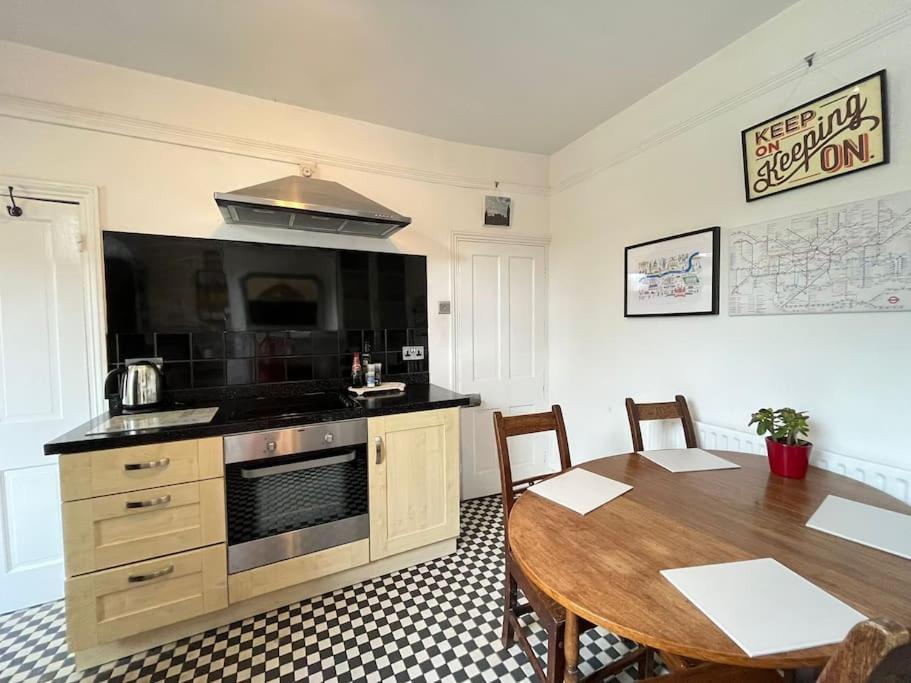 2BR Edwardian House in Greenwich photo 4