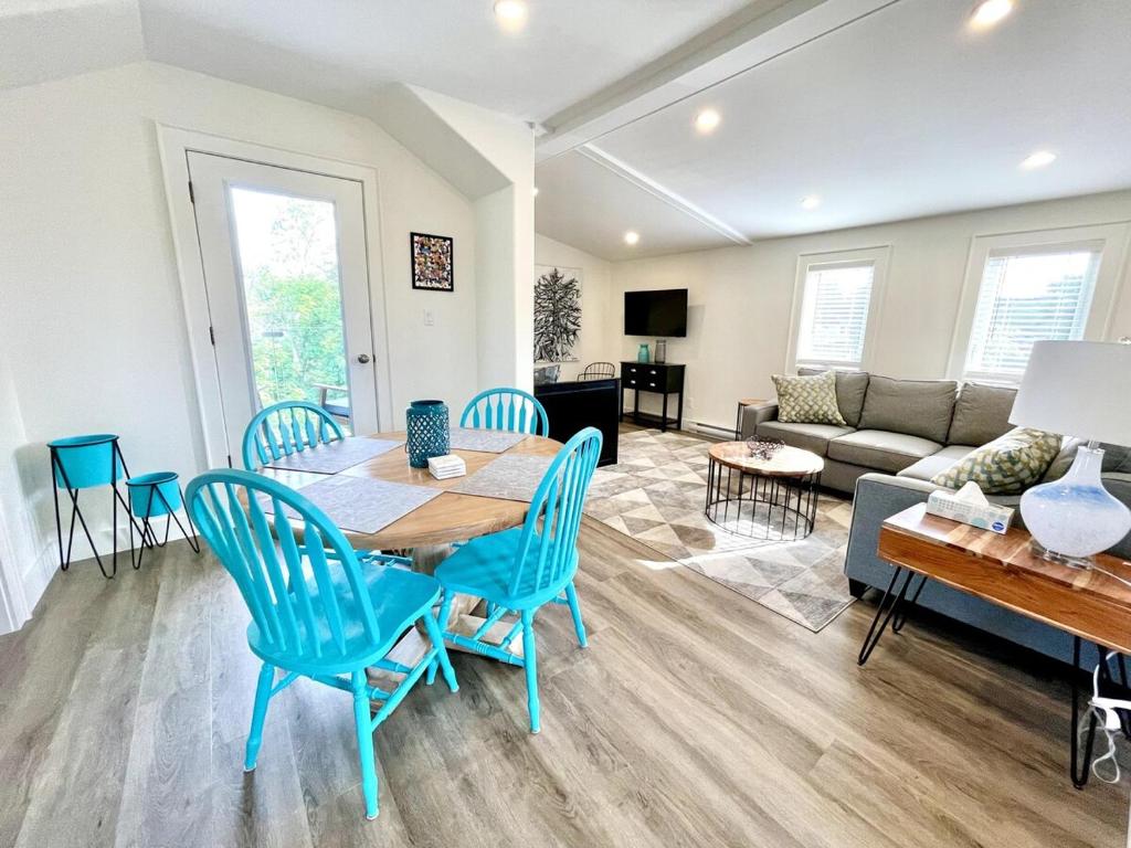 "Paddle" at Hills Meaford, Penthouse 3rd Floor Suite w Deck & Balcony photo 1