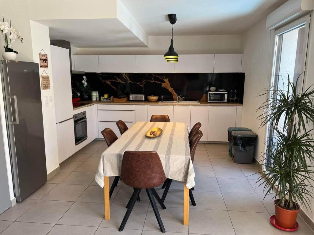 Maison 100m2 - Jaccuzzi, Jardin, 10 min plages photo 2