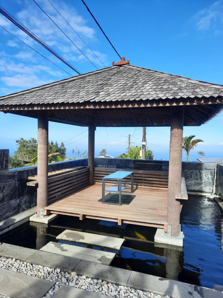 Villa-appart PAILLE EN QUEUE Tevelave-Les Avirons
