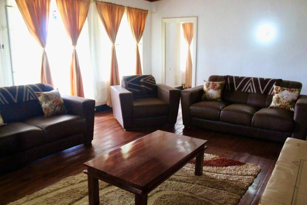 Lovely 4 bed in Mutare - 2178 photo 1