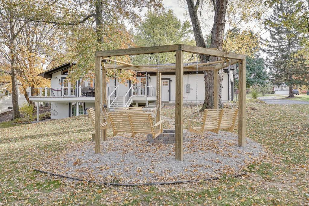 Powell Home with Fire Pit - 5 Mi to Columbus Zoo! photo 1