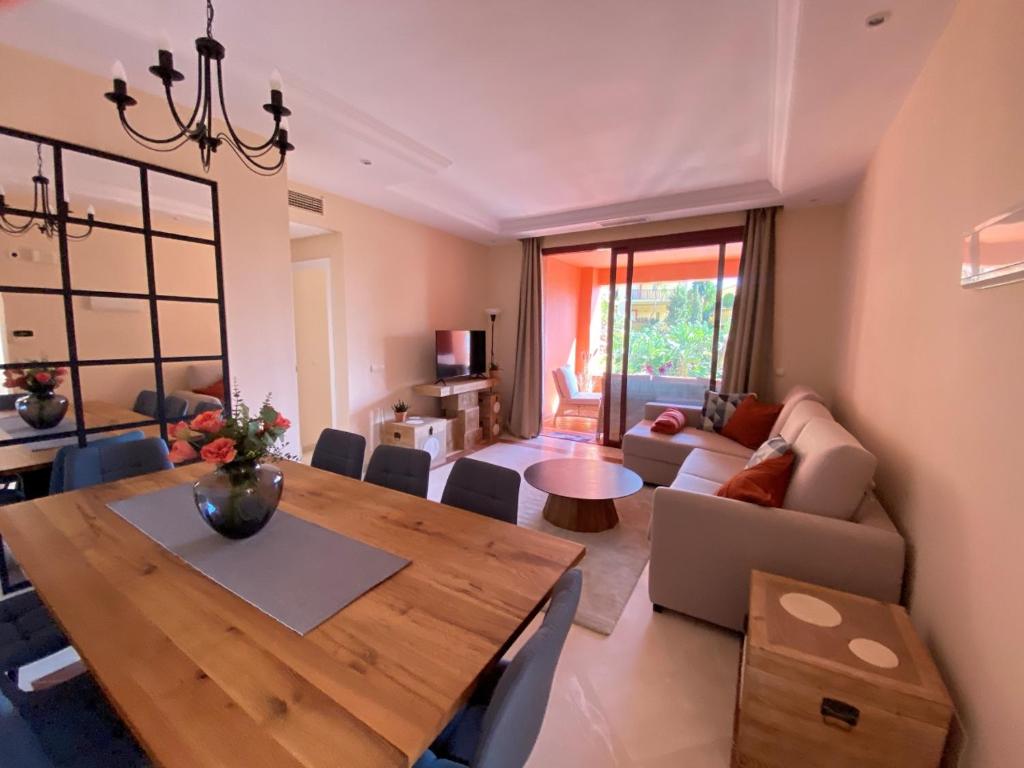 Elviria Paradiso Apartment - Tap to explore photos