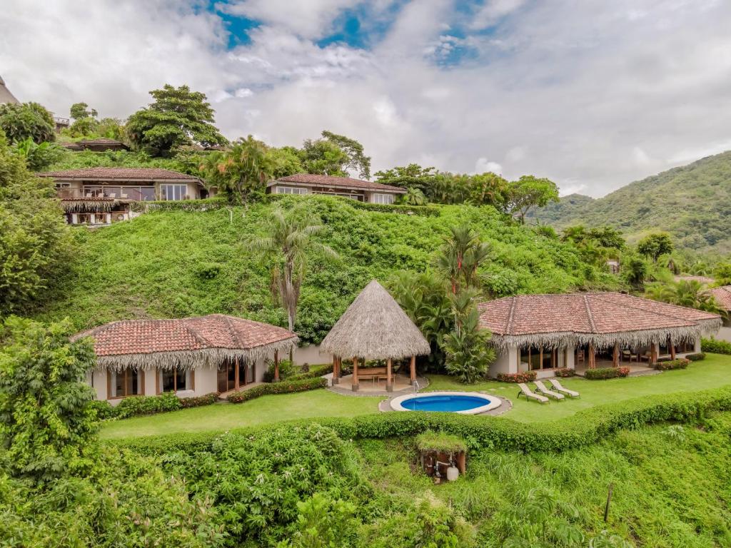 Three Bedroom Villa - Jacaranda photo 2