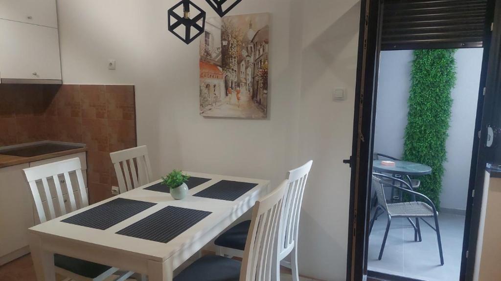 Riverside apartment with private parking photo 3