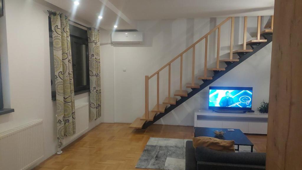 Riverside apartment with private parking photo 4