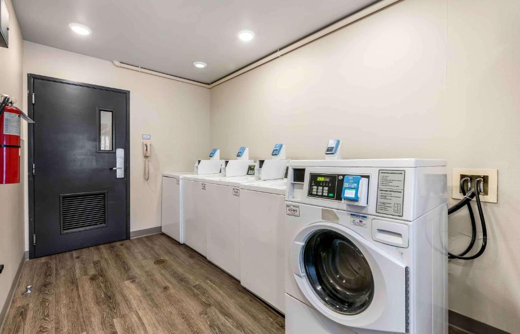 Extended Stay America Select Suites - Orlando - East - Tap to explore photos