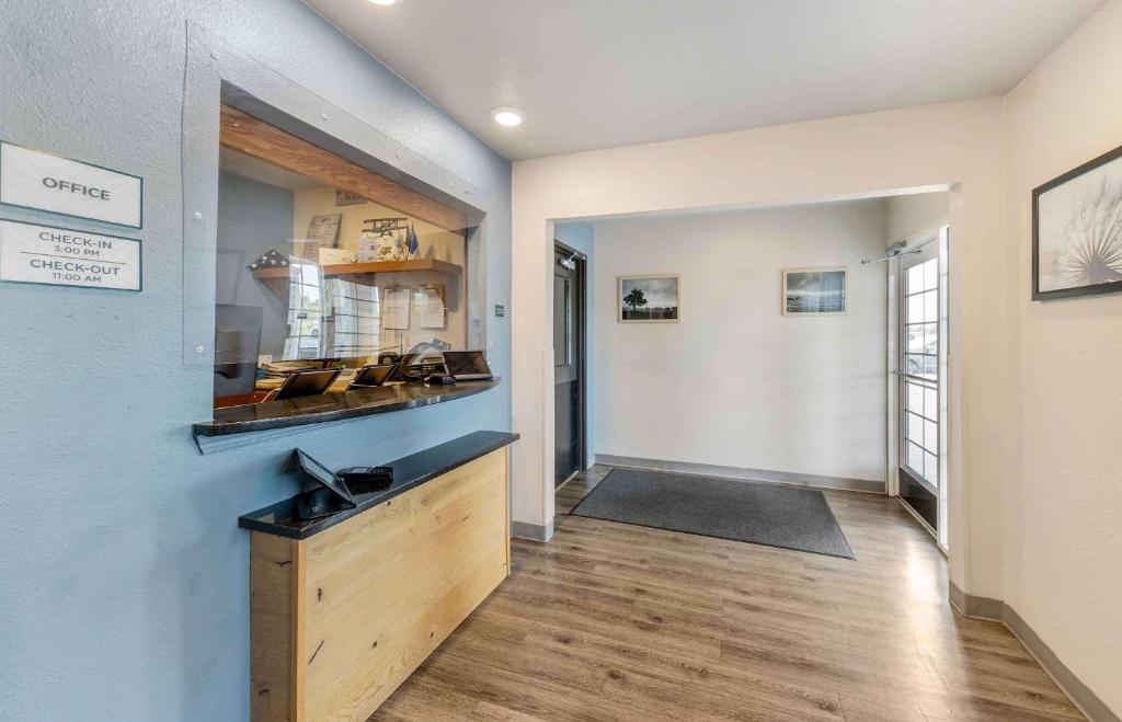 Extended Stay America Select Suites - Oklahoma City - Del City photo 2