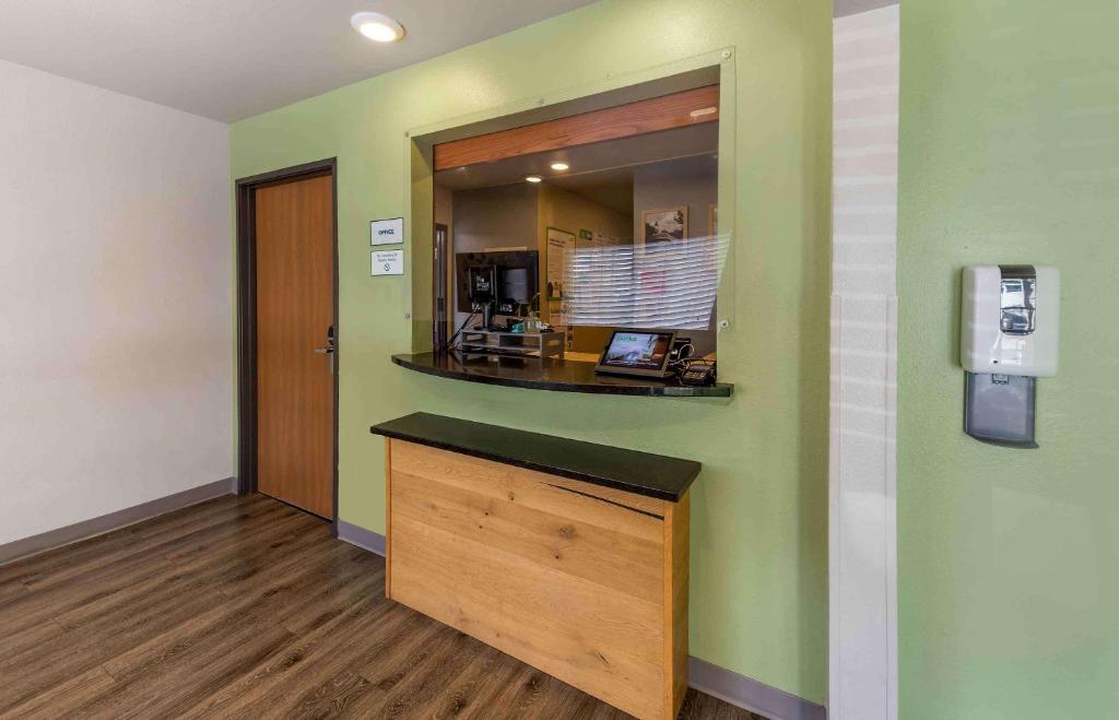Extended Stay America Select Suites - Oklahoma City - Southeast photo 2