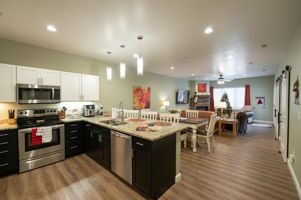 NEW BUILD - Luxury 3BR Walk-In with Resort Amenities - FREE TICKETS INCLUDED - FHG-107 photo 1
