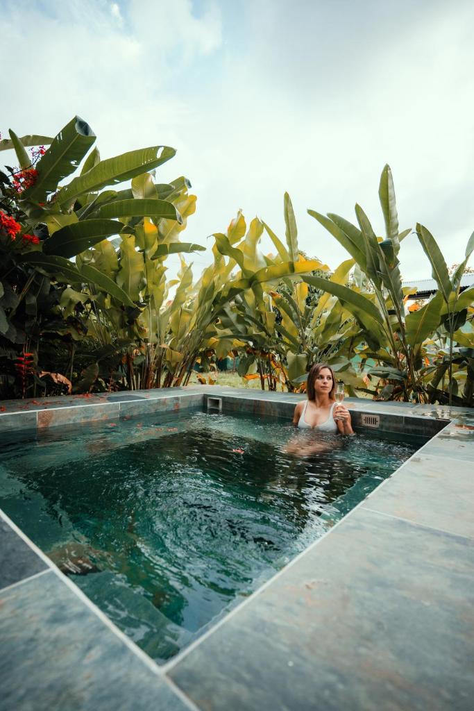 Namaitamí Casa Hermosa con AC y piscina a Solo 650 Metros del Parque Nacional Cahuita photo 1