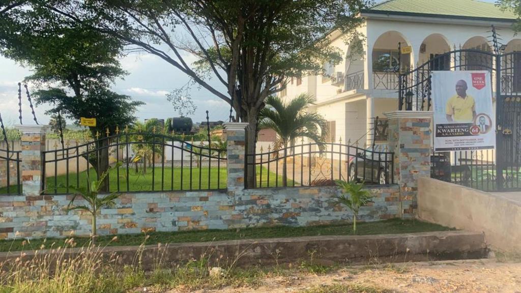 Charming 1-Bed Apartment in Accra photo 2