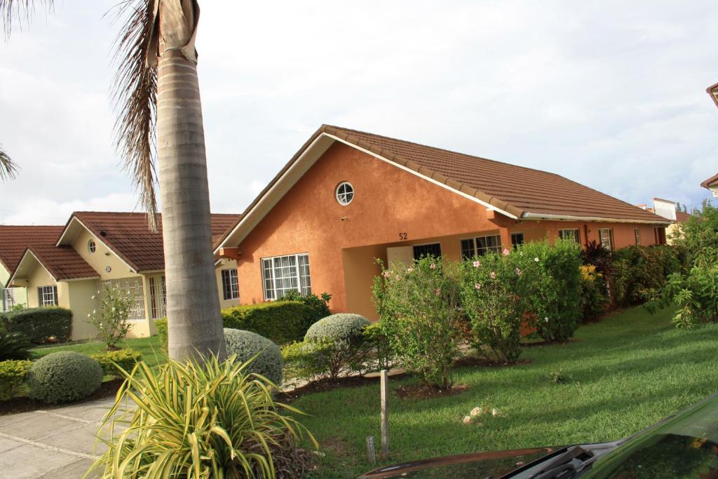 Hartland Palms photo 2