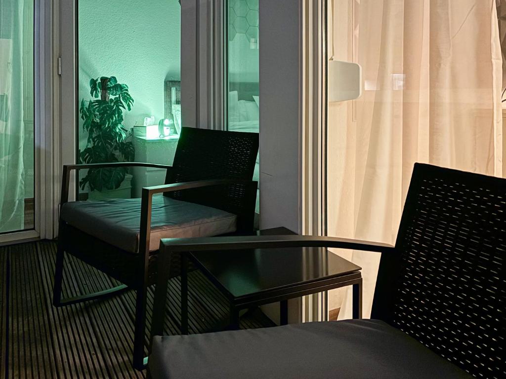 Luxurious Apartment in City-Center with Balcony, Free Parking photo 3