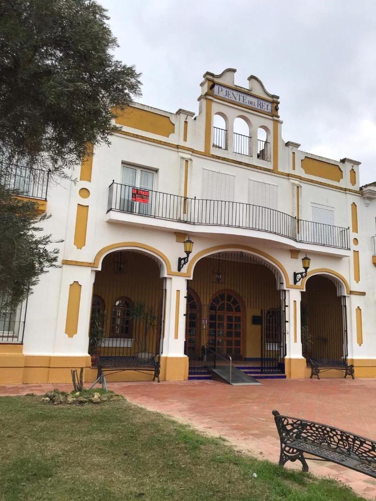 Hotel puente rey