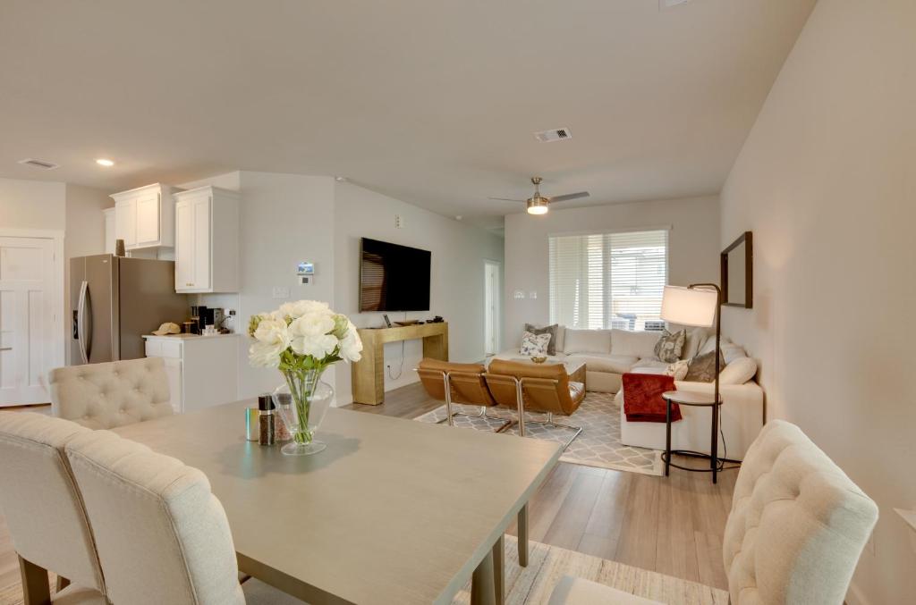 New-Build College Station Home about 6 Mi to Texas AandM photo 2