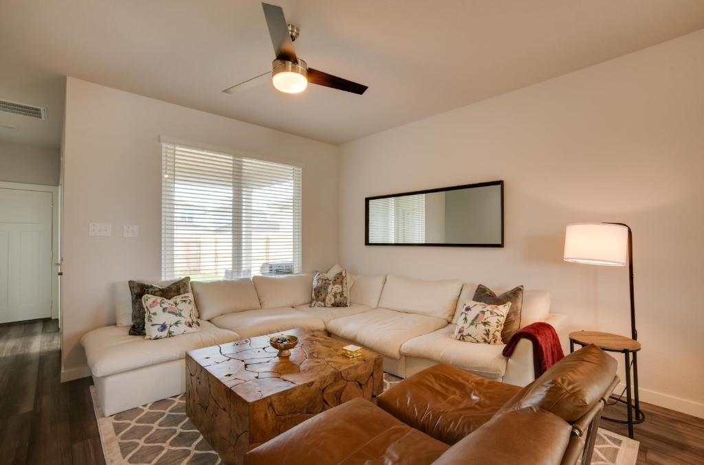 New-Build College Station Home about 6 Mi to Texas AandM photo 3