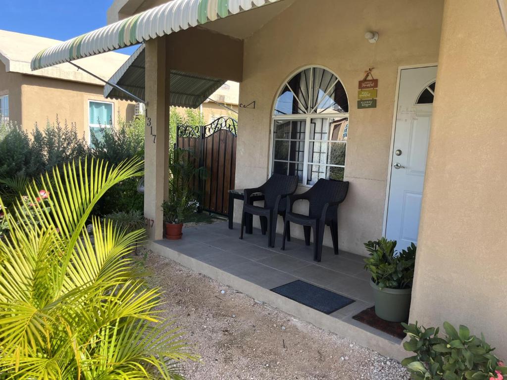 Finest Accommodation Phoenix Park Lot 1317 Phase 4 Portmore St Catherine photo 3