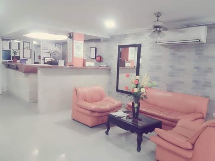 HOTEL AVANTY INN