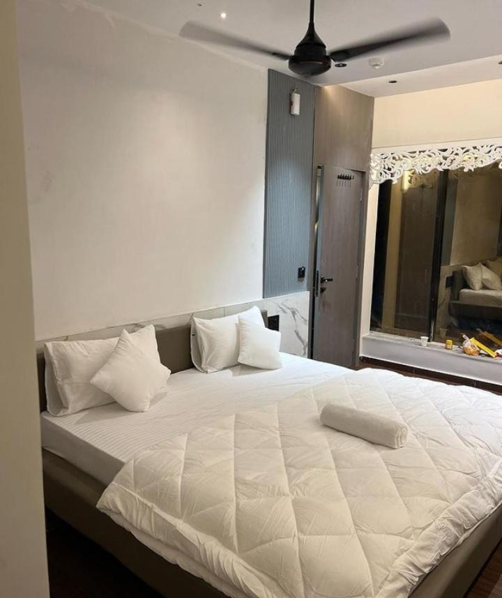 V Love Hotel