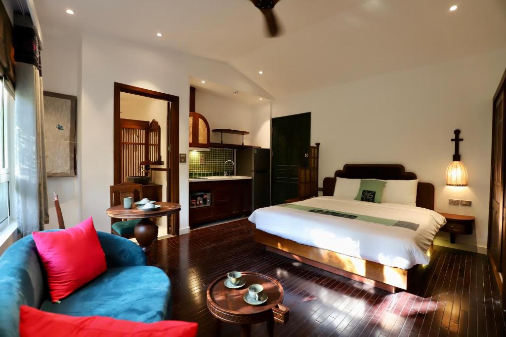 The Quarter Apartment