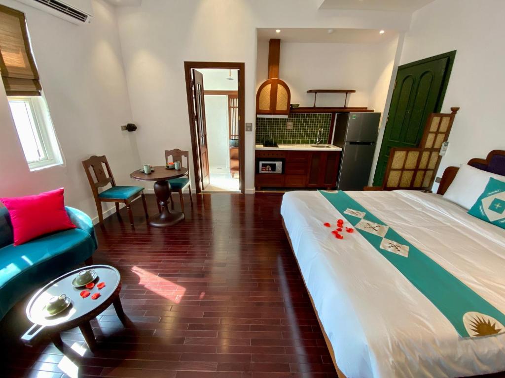 The Quarter Apartment