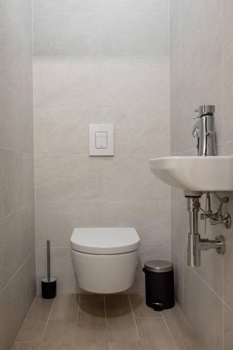 High-End Studio w Gym/Sauna/Balcony/Security - Tap to explore photos