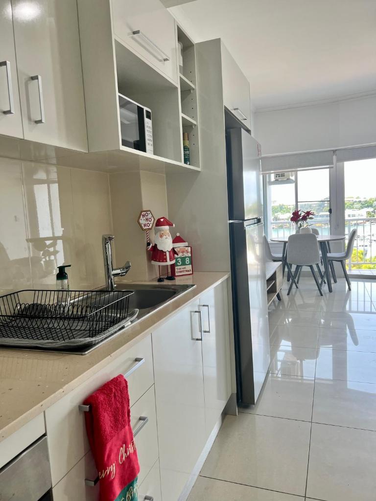 Marina View Holiday Apartment - Beautiful Views photo 3