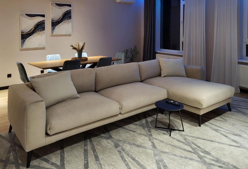 Urban Oasis: 140m² Minimalist Luxury Apartment in Prestigious Residence photo 2