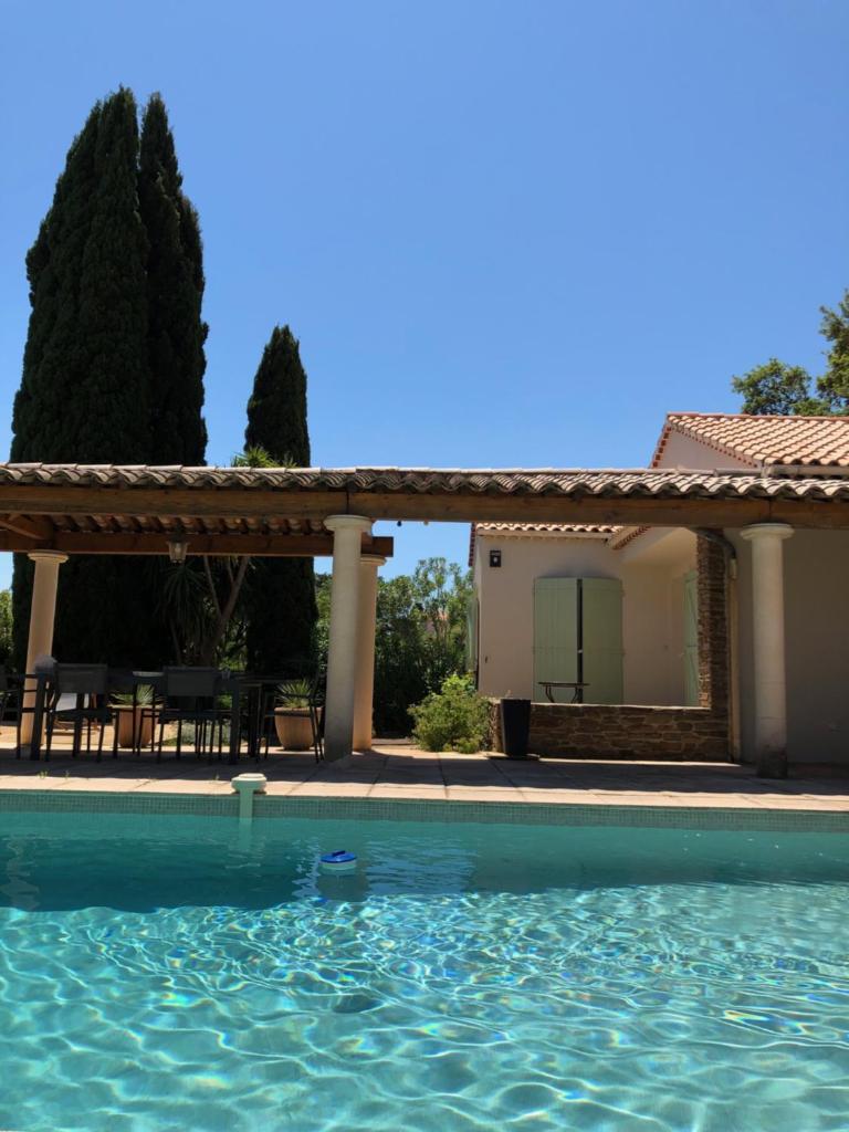 VILLA 4* avec PISCINE dans le bas du village de BORMES les MIMOSAS photo 4