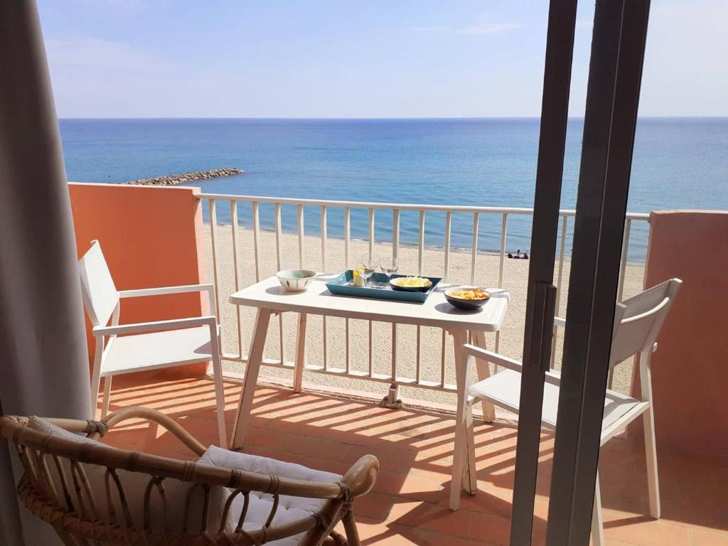 Magnifique vue mer pour ce T2 front de mer et commerces - 4OND56 photo 3