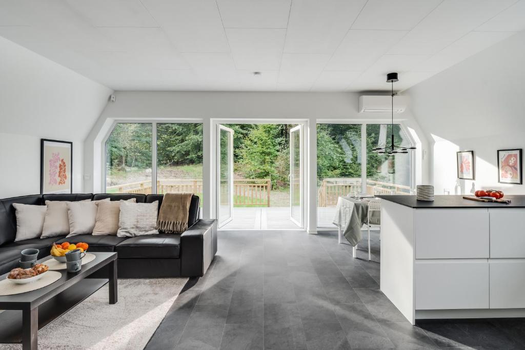 Newly built westcoast dream home photo 2