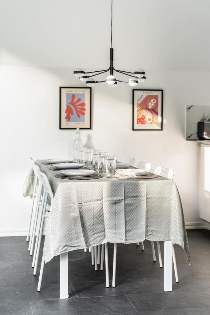 Newly built westcoast dream home photo 3
