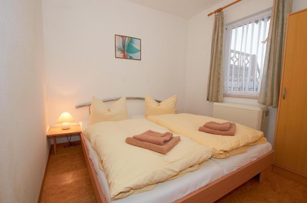 Ferienwohnung-fuer-2-Erwachsene-auf-Ruegen-FeWo2li photo 2