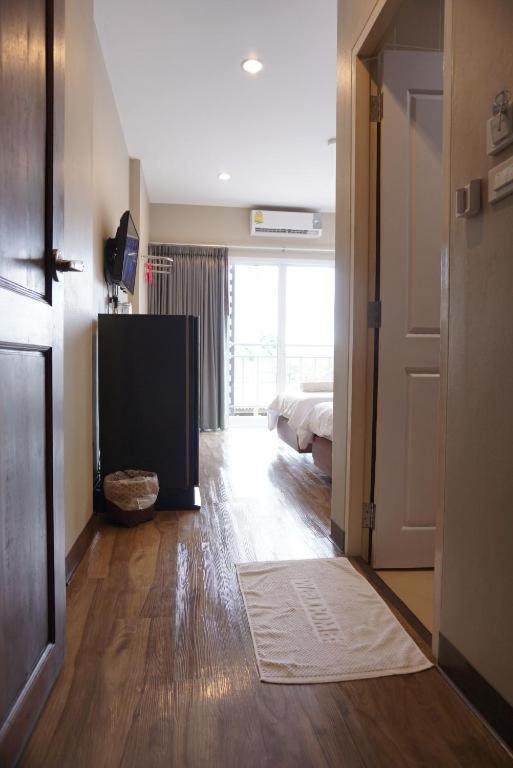 Chompu Nakarin Apartment photo 3