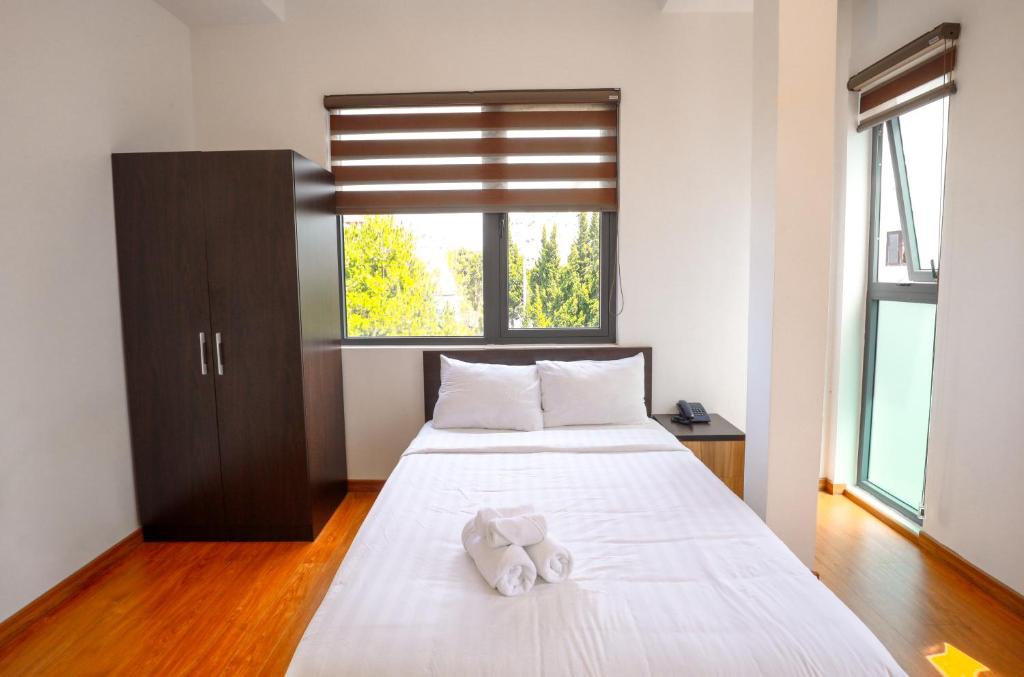 TTR Midtown View Hotel