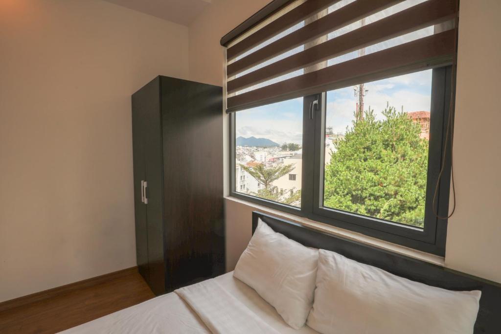 TTR Midtown View Hotel