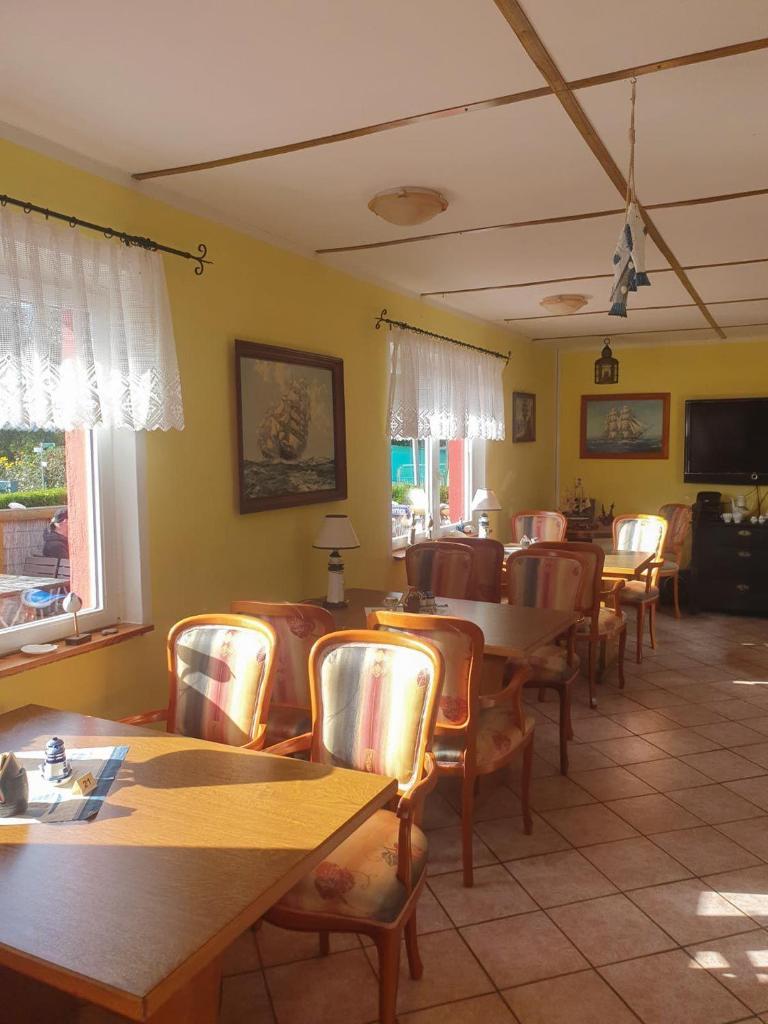 Ferienwohnung-fuer-2-Erwachsene-auf-Ruegen-FeWo1re photo 1