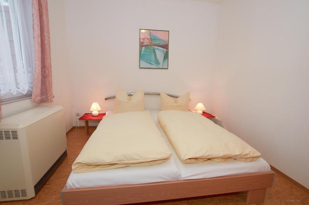 Ferienwohnung-fuer-2-Erwachsene-auf-Ruegen-FeWo1re photo 2