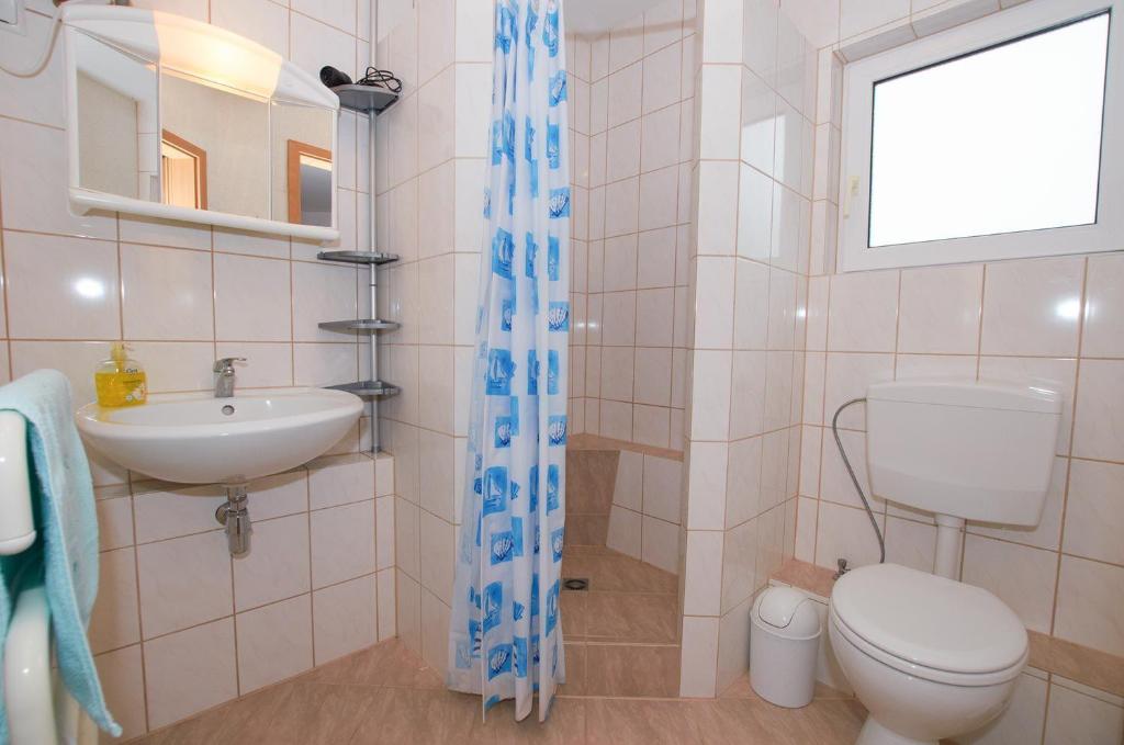 Ferienwohnung-fuer-2-Erwachsene-auf-Ruegen-FeWo1re photo 3