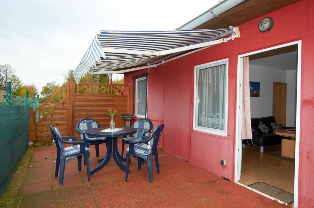 Ferienwohnung-fuer-2-Erwachsene-auf-Ruegen-FeWo1re photo 4